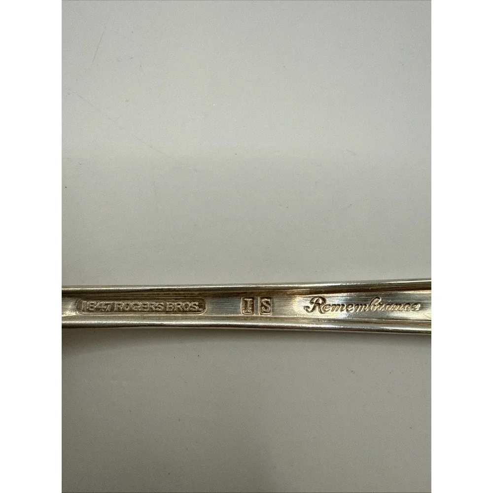 (8) 1847 Rogers Silverplate IS Tablespoons, 1948 Remembrance 7-1/4
